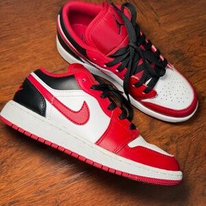 Nike Air Jordan 1 Low 553560-163 Boys Sneakers Red White Black Size 4.5Y